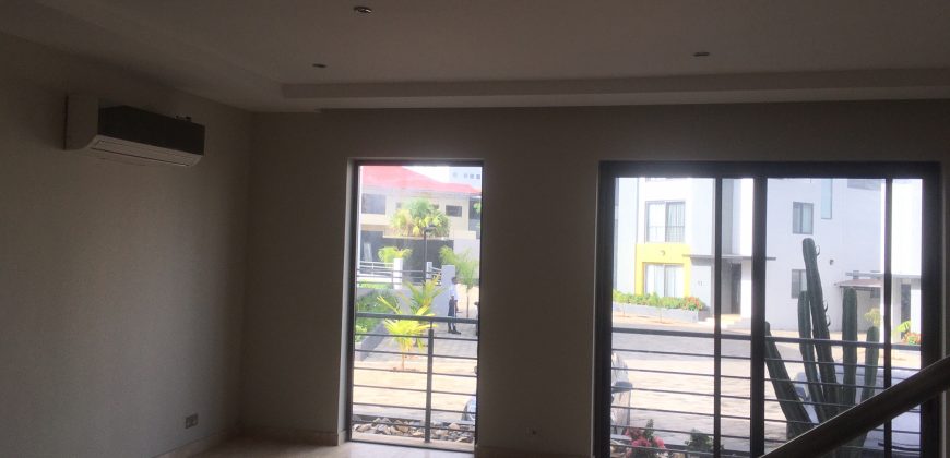 4 BEDROOM TOWNHOUSE RENTING IN CANTONMENTS, ACCRA